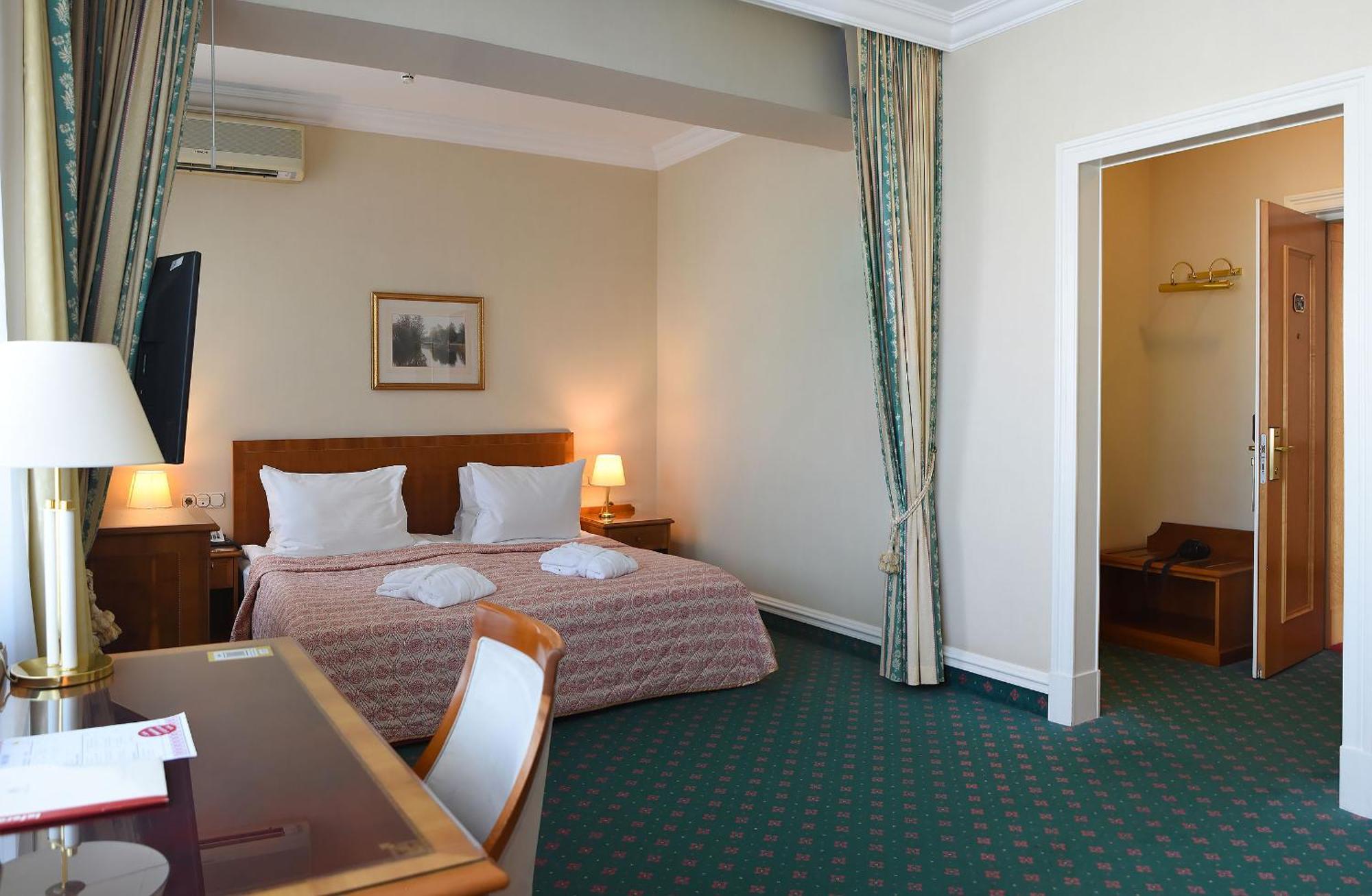 Natsionalny Hotel 4*