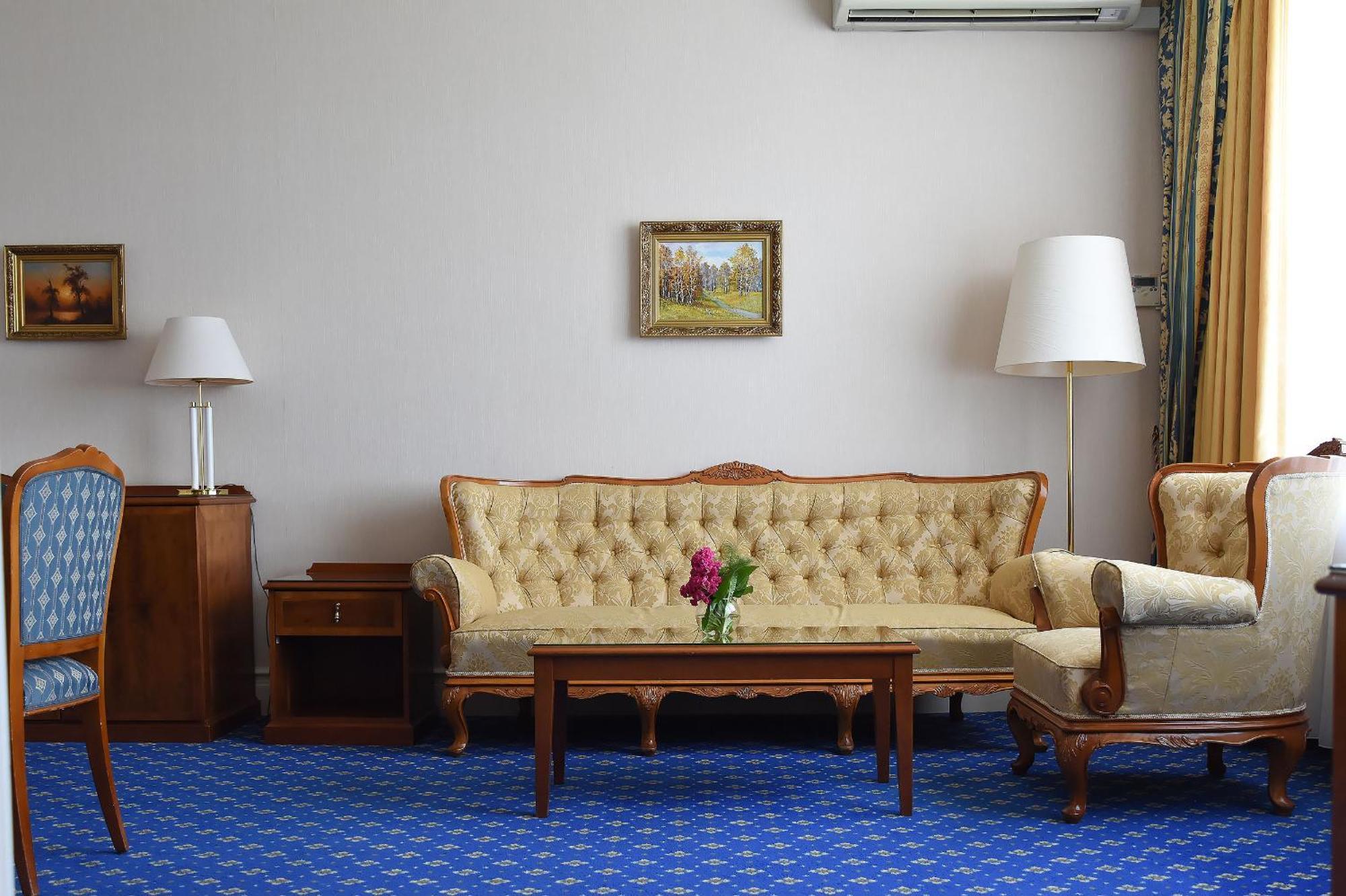Natsionalny Hotel