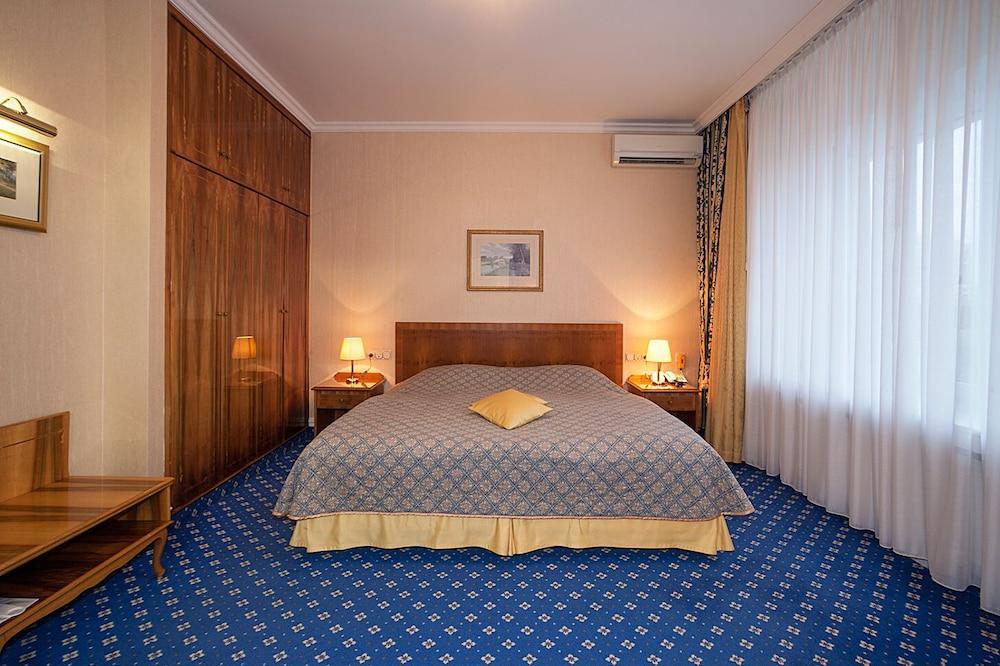 Natsionalny 4*
