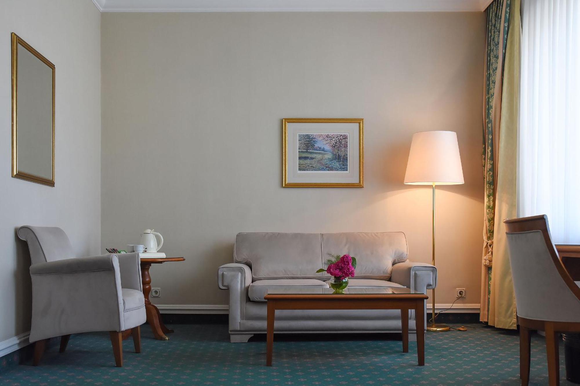 Natsionalny Hotel