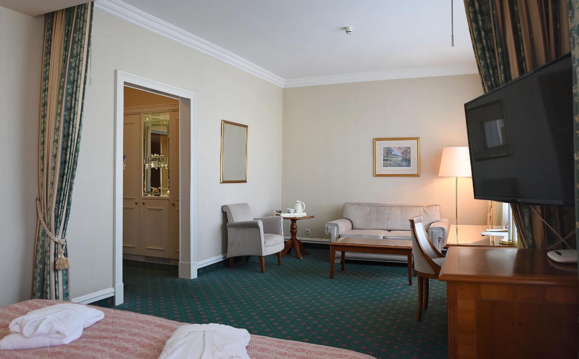 Natsionalny Hotel 4*